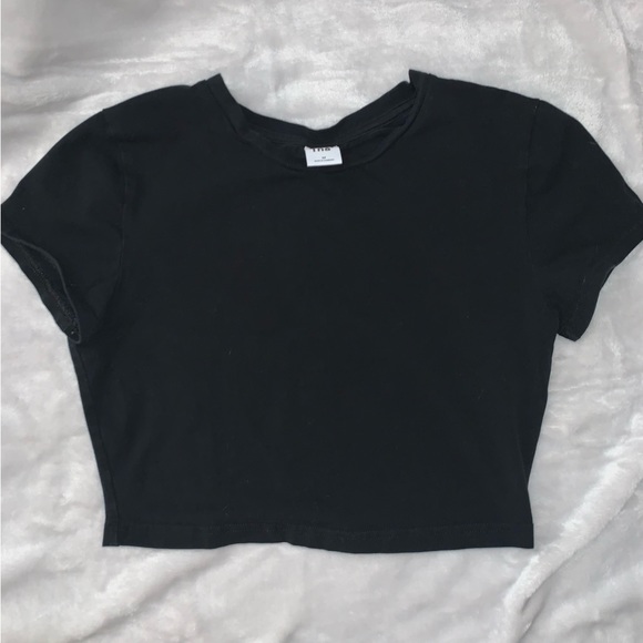 Aritzia TNA Black Cropped T-Shirt - Picture 1 of 3
